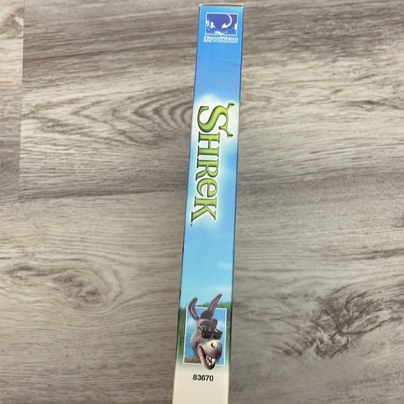 Shrek VHS Movie - 2001 Animated Comedy Rated G - Picture 2 of 5